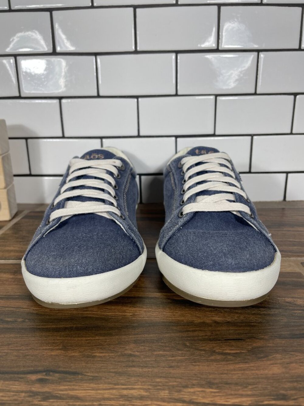 Taos Star Shoes Womens Size 8.5 Blue Wash Canvas Casual Low Top Lace Up Sneaker - Picture 2 of 13